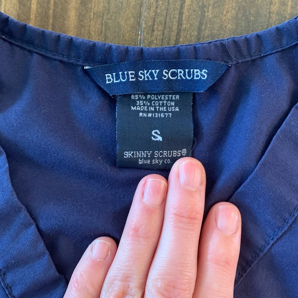 Blue Sky scrub top Small NAVY